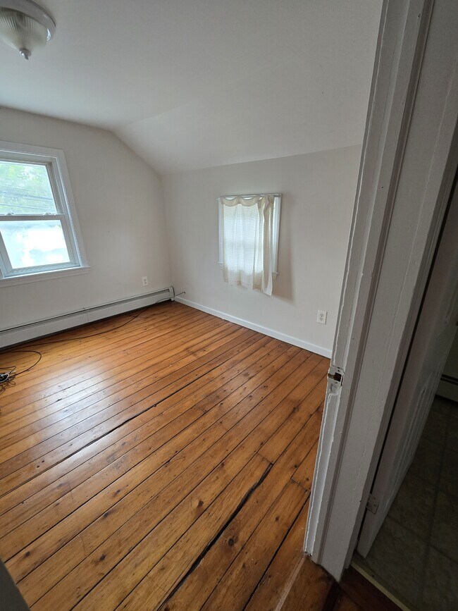 Building Photo - 257 Litchfield St