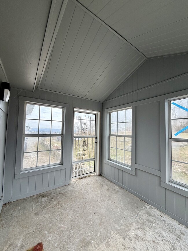 Building Photo - 253 Magnolia Ave