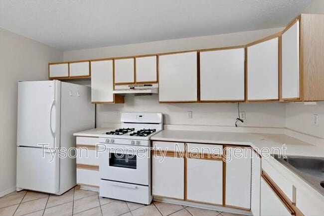 Building Photo - 3013 Taos Meadows Dr NE