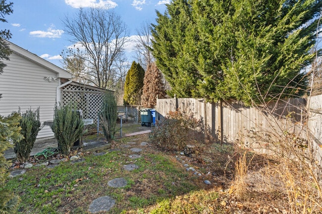 Building Photo - 101 Stoneham Dr