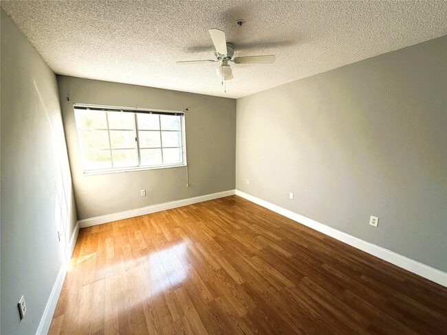 Building Photo - 4820 N State Rd 7