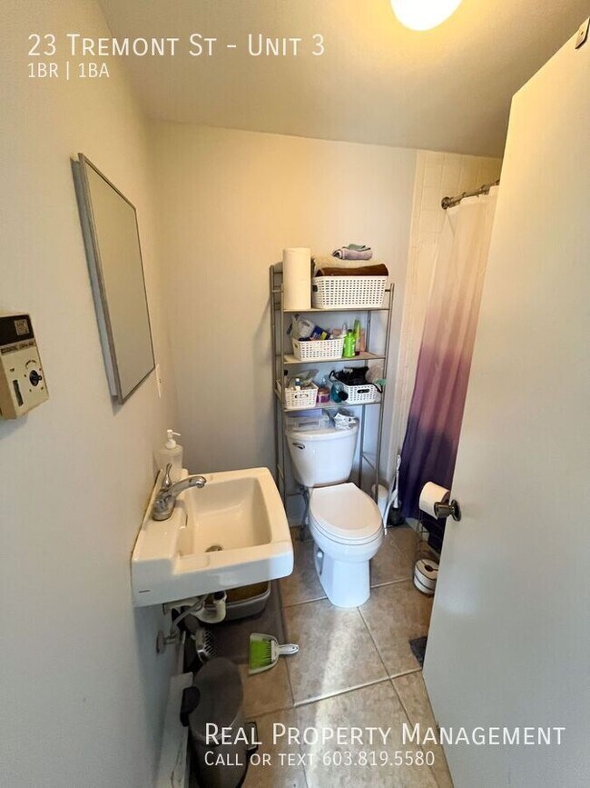 Building Photo - Charming Downtown Exeter Apartment with Tw...