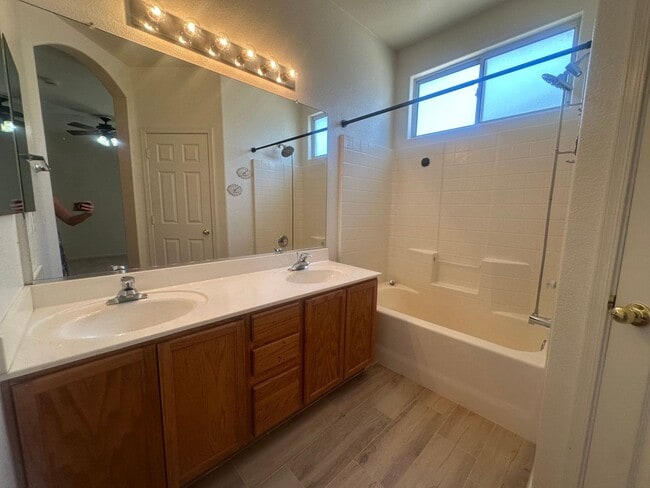Building Photo - SAN TAN RANCH SINGLE LEVEL 4 BEDROOM WITH NEW FLOORING THROUGHOUT