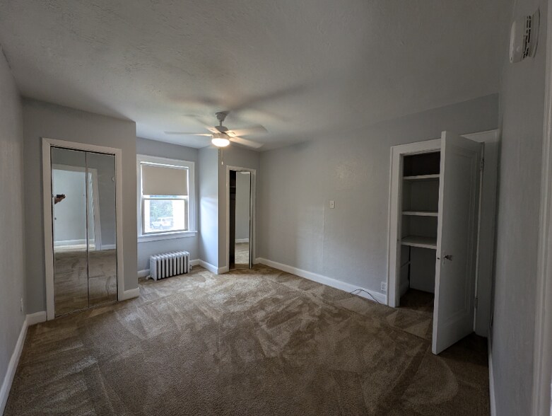 Building Photo - 13 W Bellecrest Ave