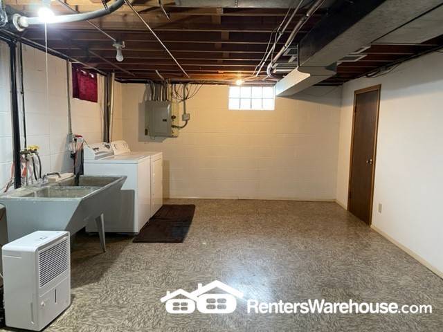 Building Photo - 931 Scheffer Ave