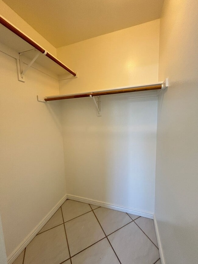 Building Photo - GATED COMMUNITY, 2 BEDROOM 1 BATH