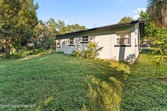 Building Photo - 2108 Bignonia St