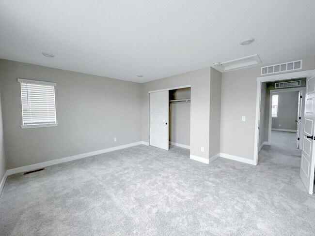 Building Photo - Brookfield Home Available in North Central...