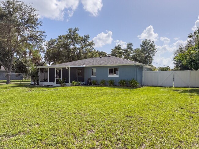 Building Photo - 3 Bed | 2 Bath | 1,200 Sq Ft Single-Family Home  RENT NOW WITH ZERO DEPOSIT on a 12-month lease!