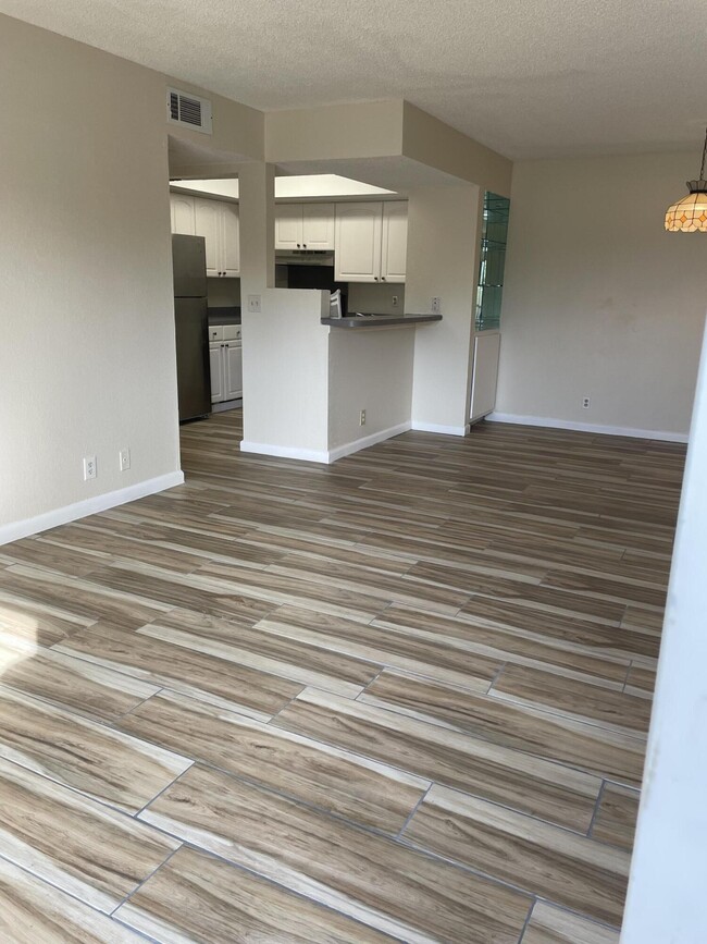 Building Photo - 1520 SE Royal Green Cir