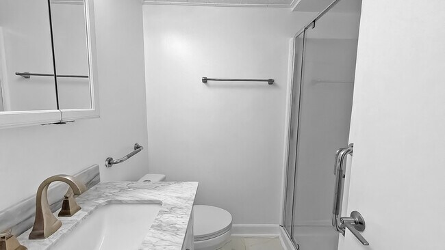 Building Photo - 2302 Old Fort Hills Dr