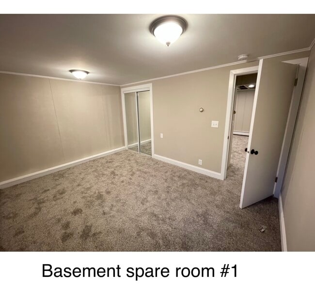 Basement bedroom - 422 N Gates St