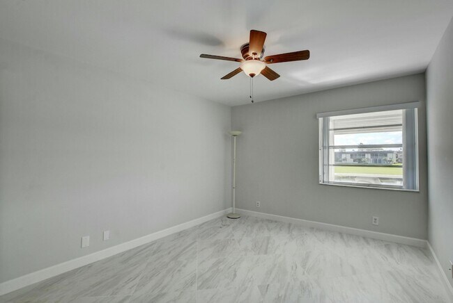 Building Photo - 998 Normandy Trail