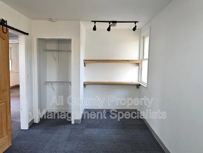 Building Photo - 1301 Pineview Dr