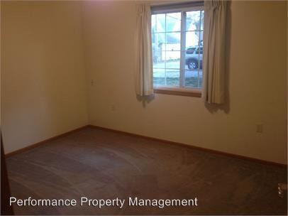 Building Photo - 525 S Oak St