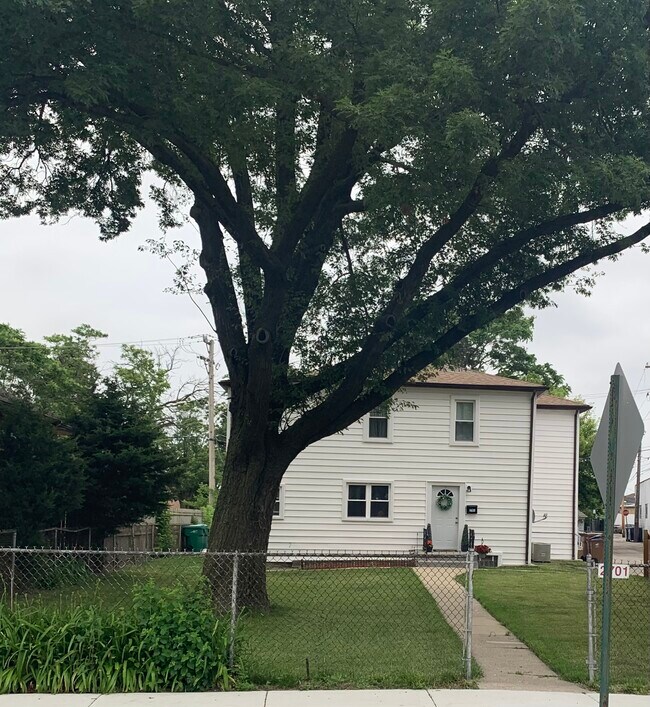 Primary Photo - 2701 Hessing St