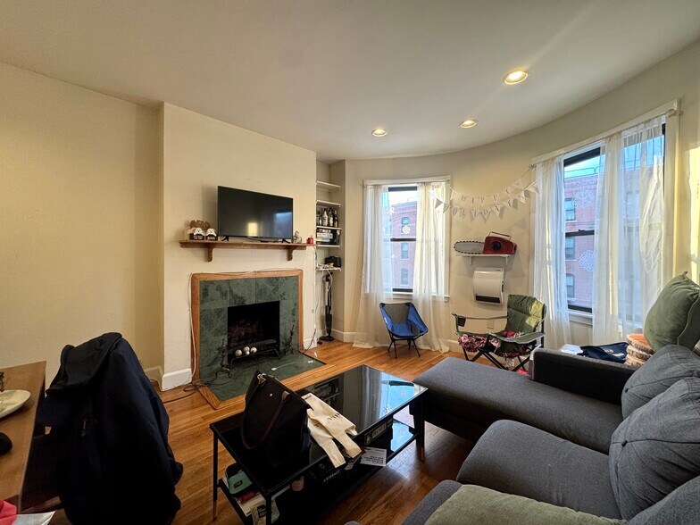 Building Photo - 616 Columbus Ave