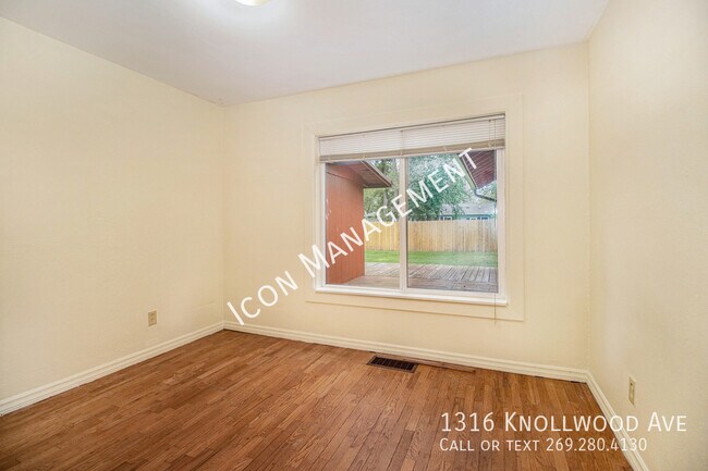 Building Photo - 1316 Knollwood Ave