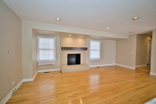 Building Photo - 6700 N Monticello Ave