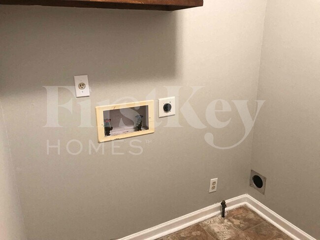 Building Photo - 2029 Abington Ln