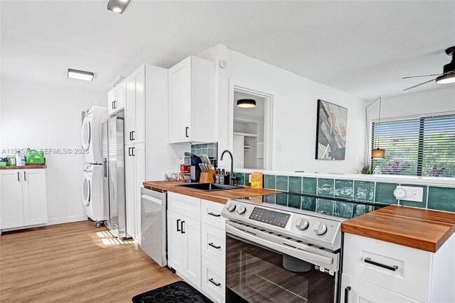 Building Photo - 754 NE 40th St