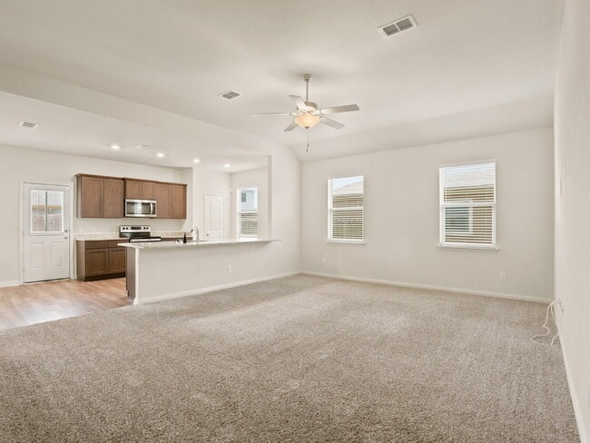 Building Photo - "Charming 4-Bed Oasis with 2 Baths in Fort Worth – Spacious 1,724 Sq Ft Gem!"