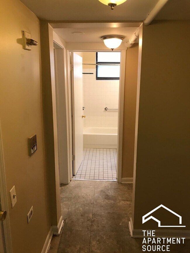 Building Photo - 7722 N Marshfield Ave