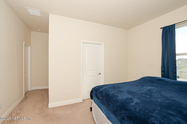 Building Photo - 10976 SW Tessili Wy