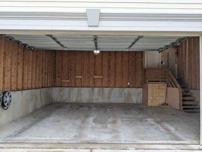 Building Photo - Single Family Home in Established Urbana Highlands Ready before the holidays!