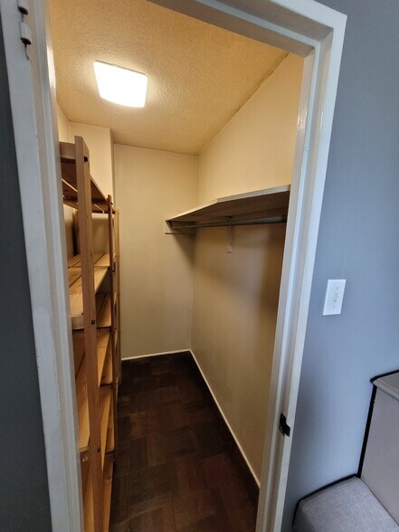 Master Walkin Closet - 2965 Pharr Court South NW