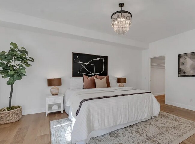 Building Photo - Hidden-Gem Townhouse in WeHo: 2 Bed/2.5 Bath, Private Entrance + Patios, 2 Parking, Norma Triangle