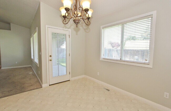 Building Photo - 705 Spruce Creek Dr