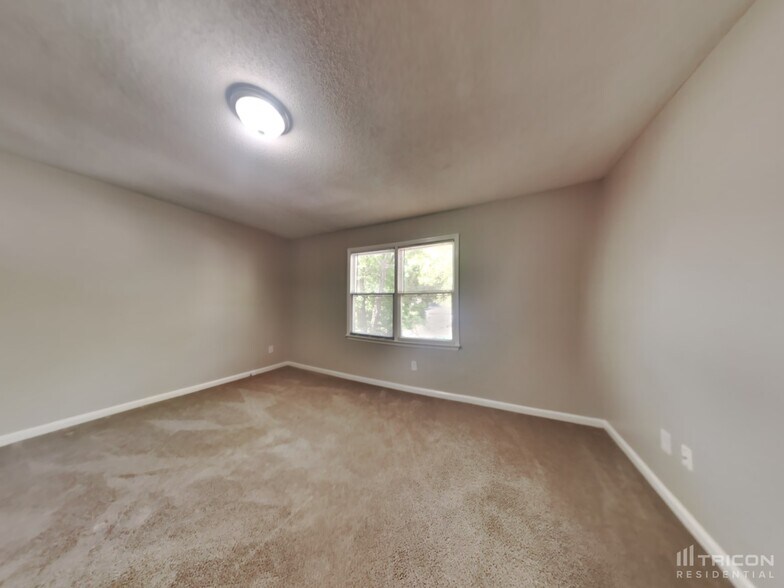 Building Photo - 1051 Park Creek Cir