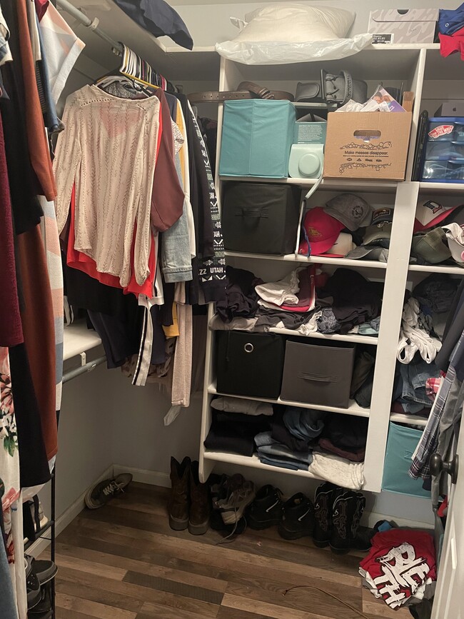 Building Photo - 258 S 200 W