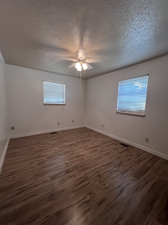 Building Photo - 735 NW 5th St