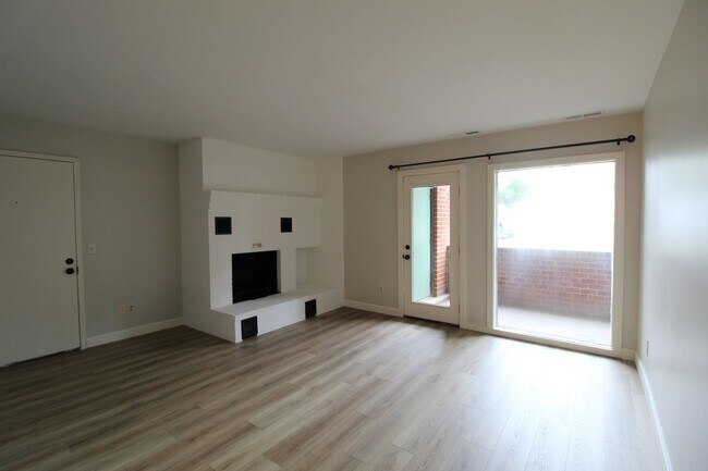 Building Photo - 1112 Blue Ridge Dr