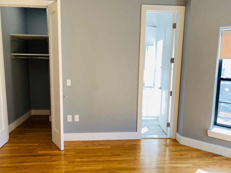MASTER BEDROOM - 2083 Pacific St