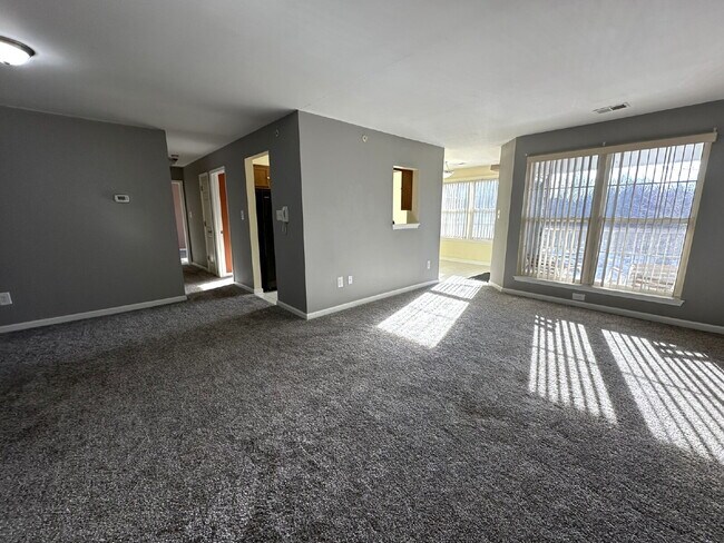 Building Photo - COMING SOON! Top Floor Condo in Hampstead