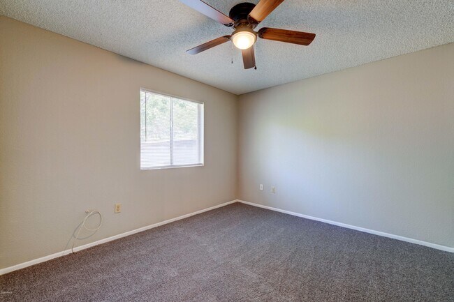 Building Photo - 5945 S Palm Dr
