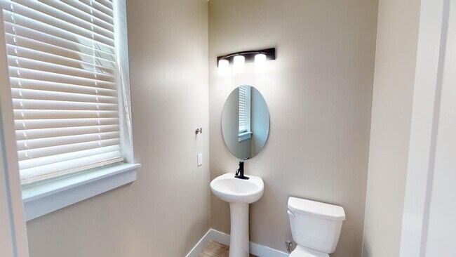 Building Photo - Spacious 3-Bed Carriage House in the Heart of Prairie District