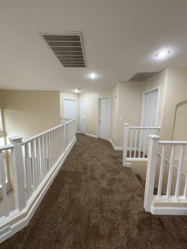 Building Photo - HOLIDAY SPECIAL! SIGN YOUR LEASE BY 12.31.25 AND RECEIVE THE FIRST 2 WEEKS RENT FREE!! This beaut...