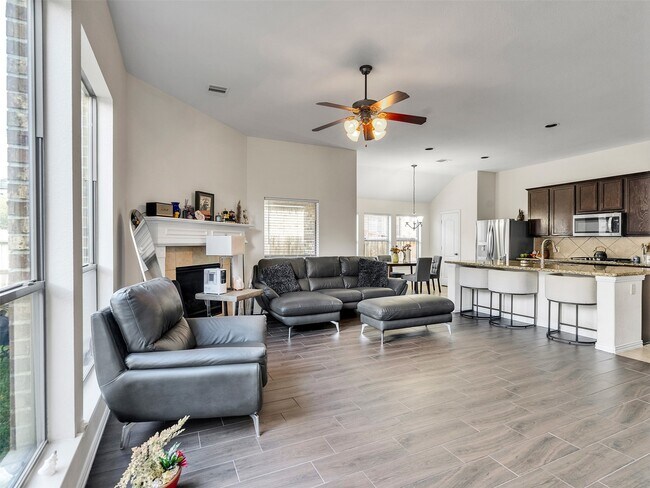 Building Photo - 24514 Bella Florence Dr