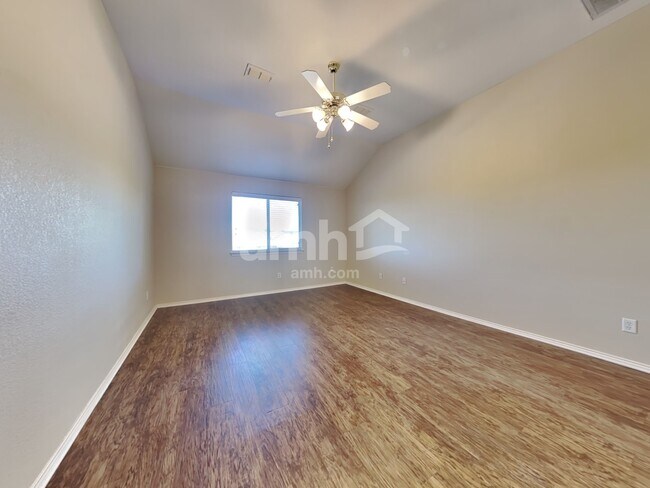 Building Photo - 700 Liberty Ln