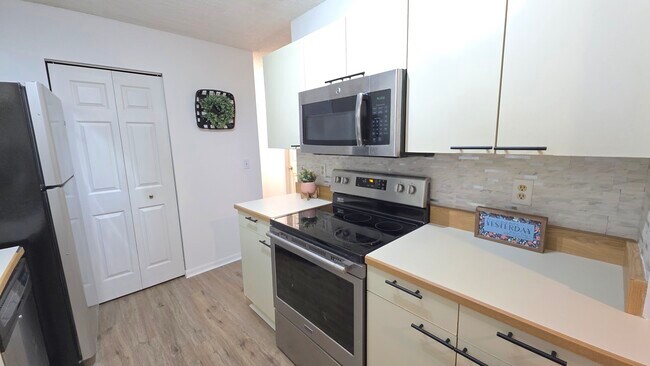 Kitchen - 101 Bent Tree Dr
