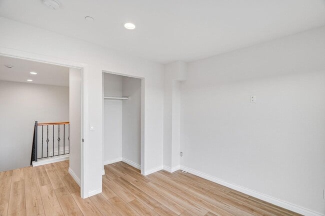 Building Photo - 5 Bedroom house with view