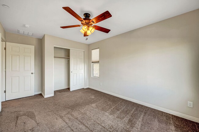 Building Photo - Henderson Home with Beautiful Strip Views