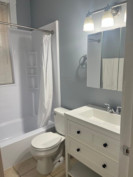 Upstairs bath - 2730 Ann Ave