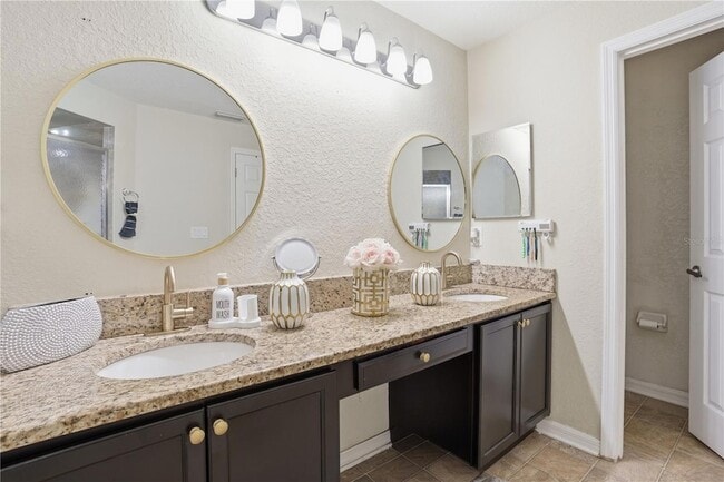 Building Photo - 4937 SW 98th Pl