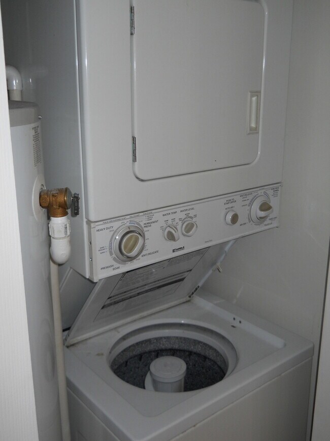 Building Photo - 631 Hapsfield Ln