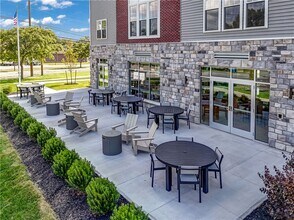 Building Photo - 160 School St